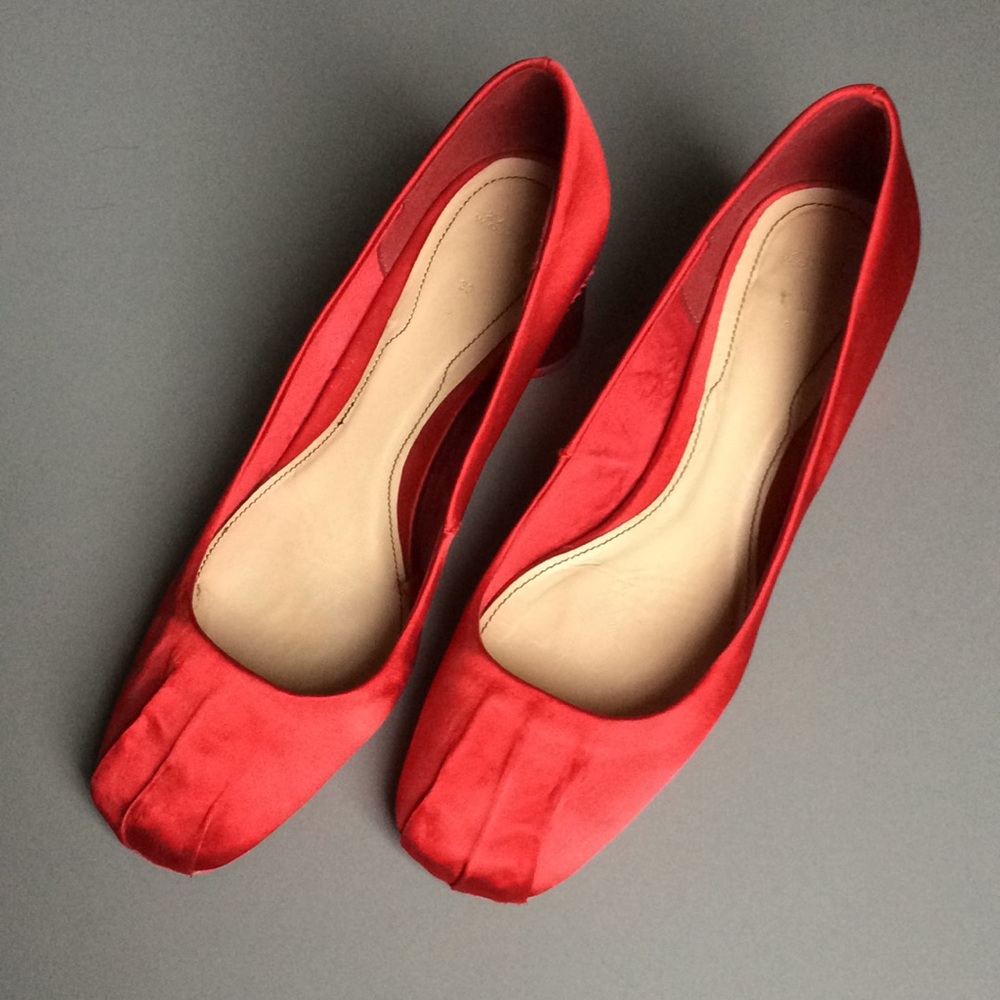 ZARA / red satin squared toed heels